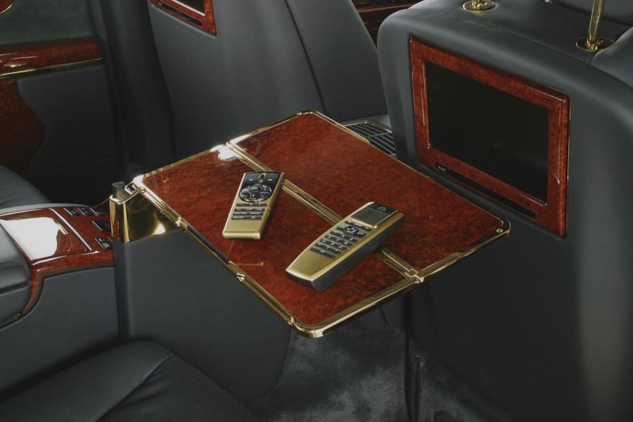 Детали интерьера Maybach 62 (V240) 2002 года  (фото 26 из 248)